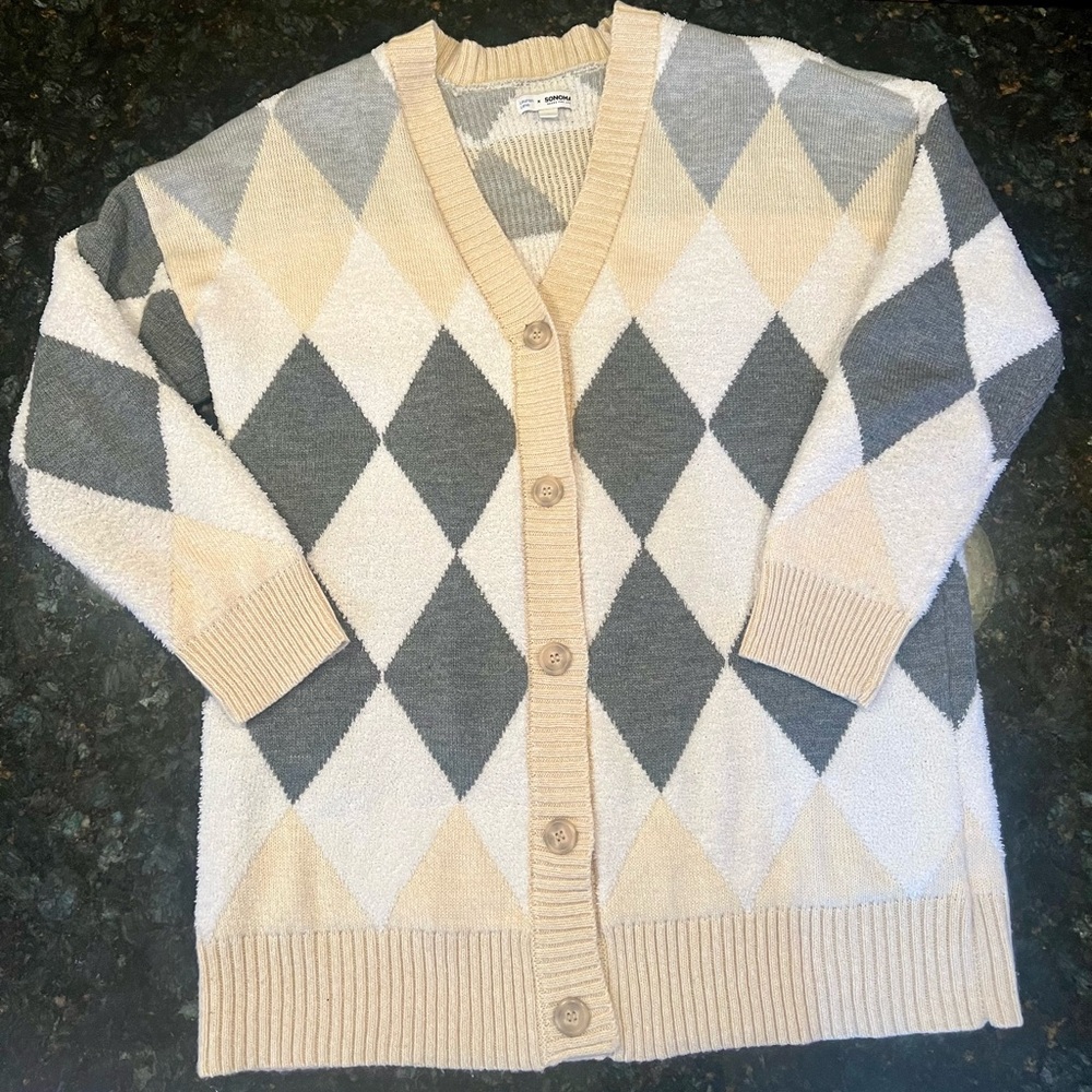 Sonoma woman’s Cream and Gray Argyle Cardigan